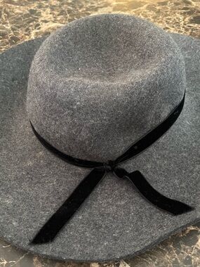 Kathy Jeanne vintage Wide-Brim Wool felted Hat in Gray w Black Velvet Band NWT